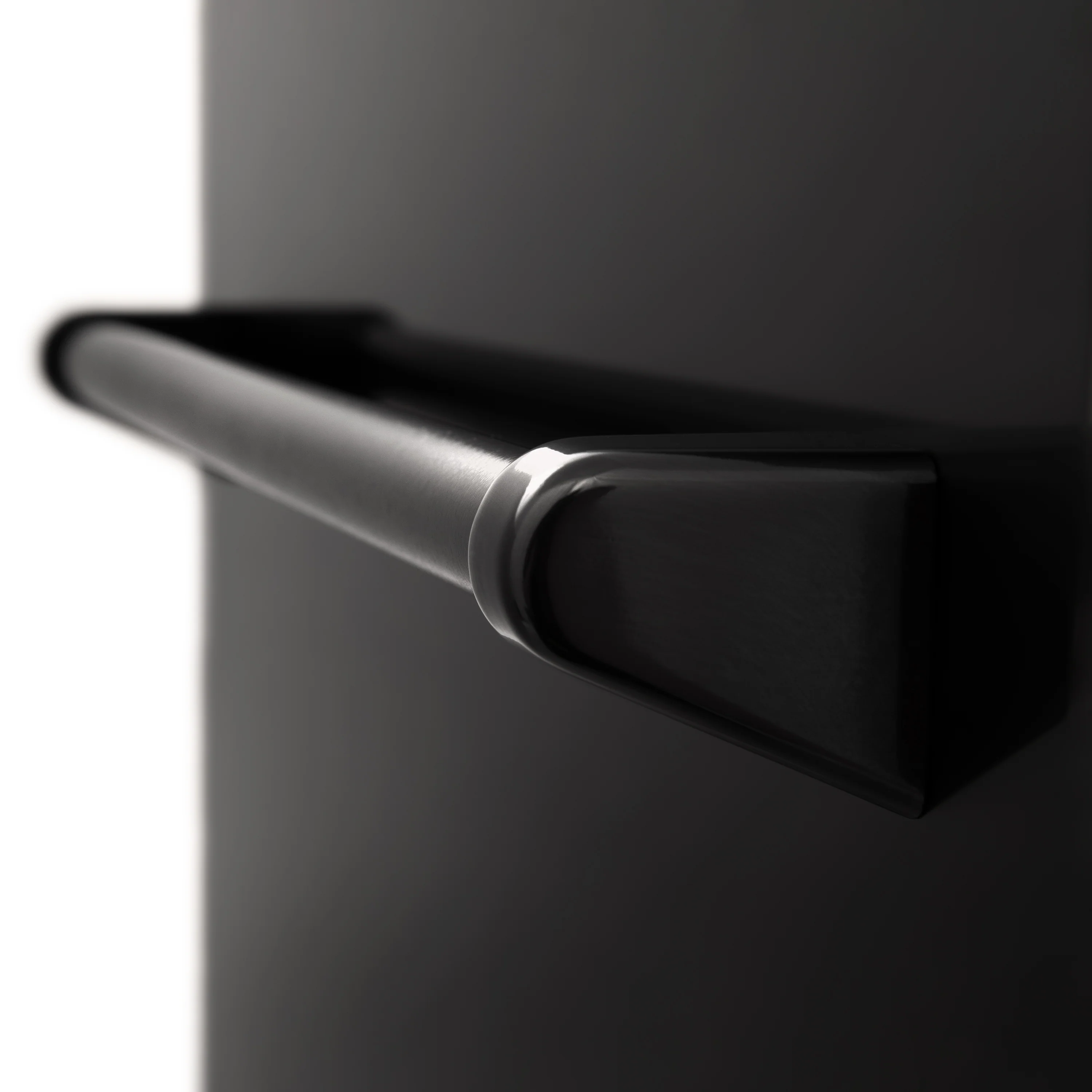 ZLINE 24 in. Dishwasher Panel in Black Stainless Steel with Traditional Handle (DP-BS-24) - Image 3